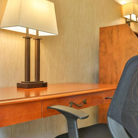 Best Western Brantford Hotel And Conference Centre Екстериор снимка