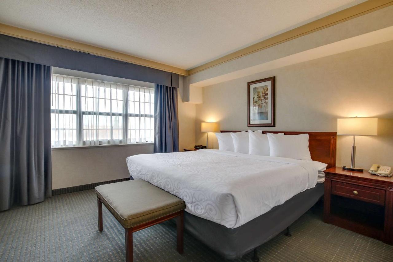 Best Western Brantford Hotel And Conference Centre Екстериор снимка